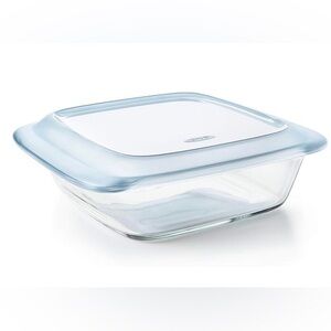 OXO Good Grips Glass 2 Quart or 8 x 8 inch Container with Lid. NWT.